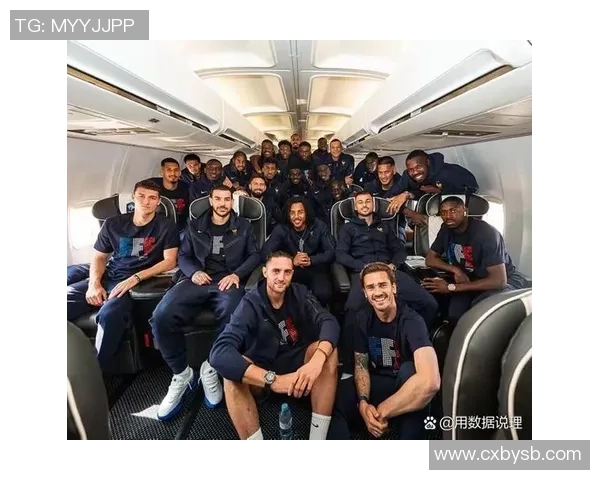 足球明星亲临现场签名活动热潮引发球迷狂欢与期待